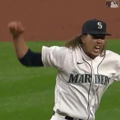[Highlight] Normally emotionless, stone-faced Logan Gilbert loses it after escaping a jam in the 6th with his 9th K.