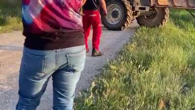 WCGW Trying to tow a car without propper equipment