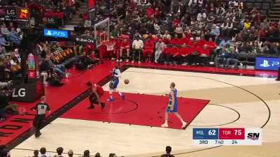 [Highlight] Scottie Barnes with a 360 dunk in the last game of the season.