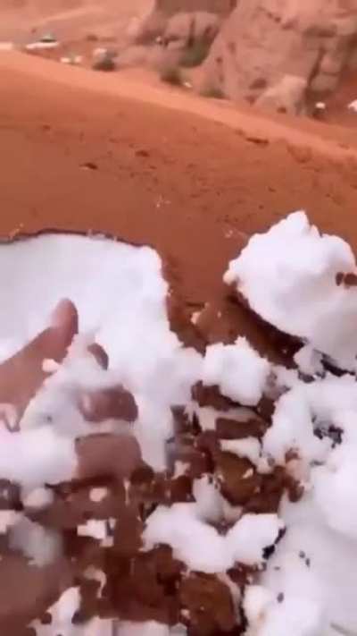 ? Snowfalls in the Sahara desert
