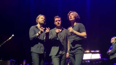 Hanson perform "Too Much Heaven" by The Bee Gees completely acapella with no microphones