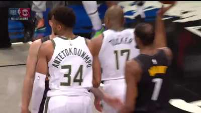 [Highlight] Travis Scott really likes the travel call on Giannis