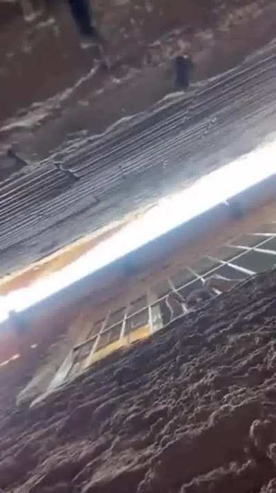 Trying to make a video using the window grid as smartphone support