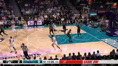 [Highlight] Simmons tells Dinwiddie to run before throwing a perfect full court dime