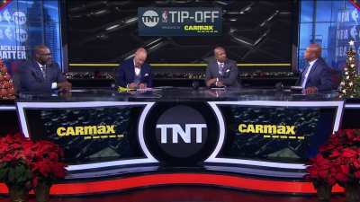 [Highlight] Charles Barkley's Bold Prediction for the Rest of the 2021-22 Season: "The Los Angeles Lakers will be in the play-ins...I'll bet you anything in this world they won't win 6 games in a row at any point this year"