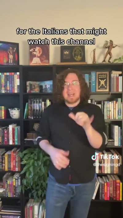 Cashier uses the wrong ASL sign for "thank you"