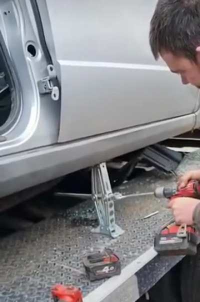 Jacking up a car