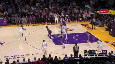 [Highlight] Lebron drills the open 3 pointer.