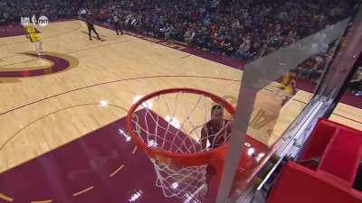 [Highlight] LeBron creates some space on the dunk attempt