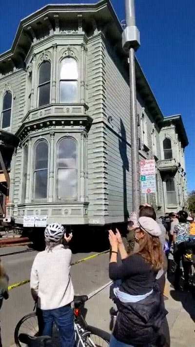 Moving a Victorian house in San Francisco