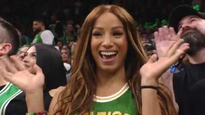 [Highlight] “The Boss” Sasha Banks enjoying the Celtics game at TD Garden
