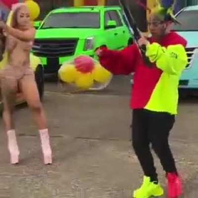 6ix9ine behind the scenes...