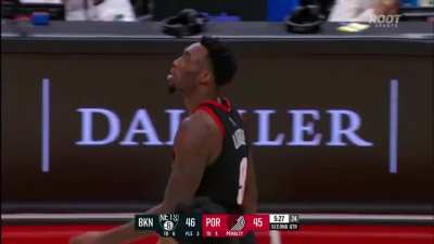 [Highlight] Little denies Kyrie's shot with the left