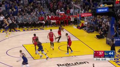 [Highlight] Steph Curry with a sweet step-back over Caruso.