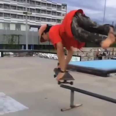 Skater wih deformity show off some sick moves