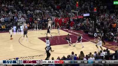 [Highlight] Donovan Mitchell shakes Delon Wright free but is unable to win the game for the Cavaliers as the game heads into OT vs the Wizards