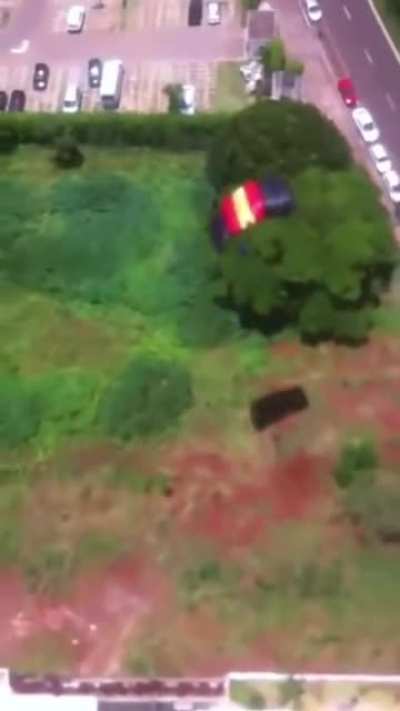 This guy literally bought a parachute on the internet and tried to jump from his own apartment. The crying woman in the end is his wife saying: "what a crazy man"