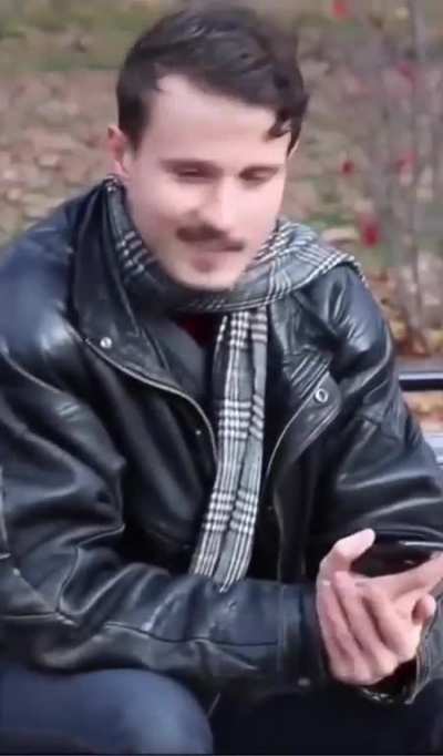 Dude on bench just lost it! ?