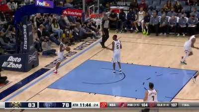 [Highlight] Triple J stays true to his name, and drills 3 consecutive 3 point jumpers to single-handedly recapture the lead!