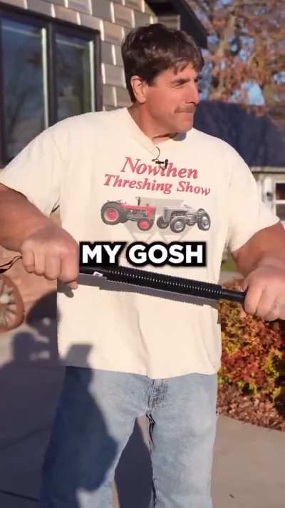 This man has the strongest hands in the world: ?