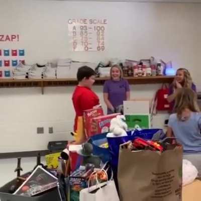 Classmates surprise boy with toys after he loses all of his in a house fire! (^。^)
