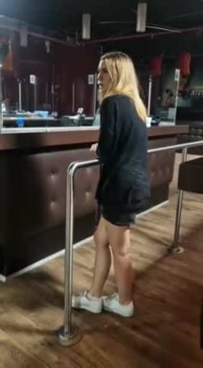 German girl tries to fight a guy and says "your mother fucks you!"