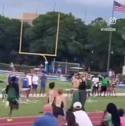 6’3 335lb Offensive Lineman running