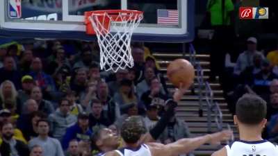 [Highlight] Bennedict Mathurin with the tough finish in the paint!