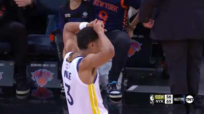 [Highlight] Jordan Poole wants the Travel called on this final play of the half