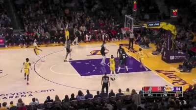 [Highlight] LeBron drills his 6th three of the night giving him 31 points. 6-8 3pts
