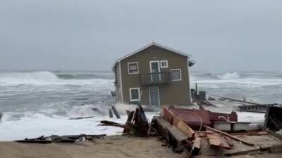 ? Nature bats last. Another Rodanthe (OBX), NC home taken by the sea. Original video by Cape Hatteras NPS. Link to more photos/video in comments.