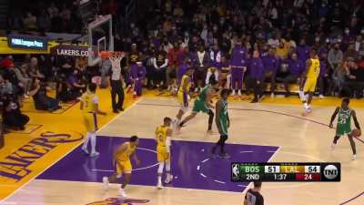 [Highlight] Robert "Timelord" Williams hangs in the air and slams down the putback jam