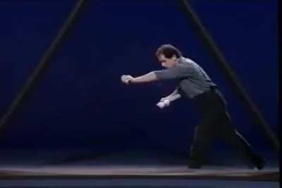 Michael Moschen and his master juggling performance "The Triangle".