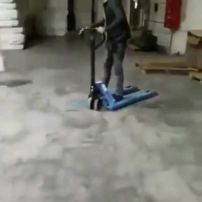 Precision drifting: Pallet truck edition