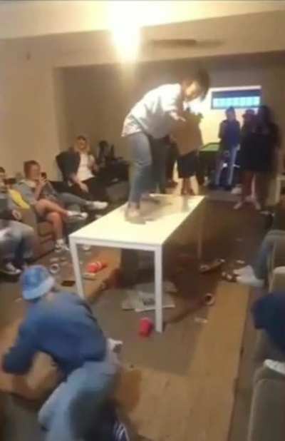 HMC While I table surf