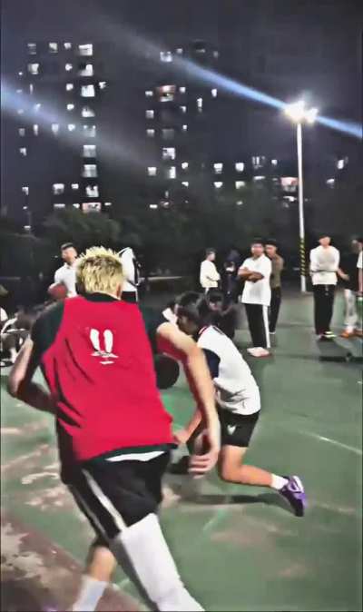 Insane level of ball handling from a middle school girl