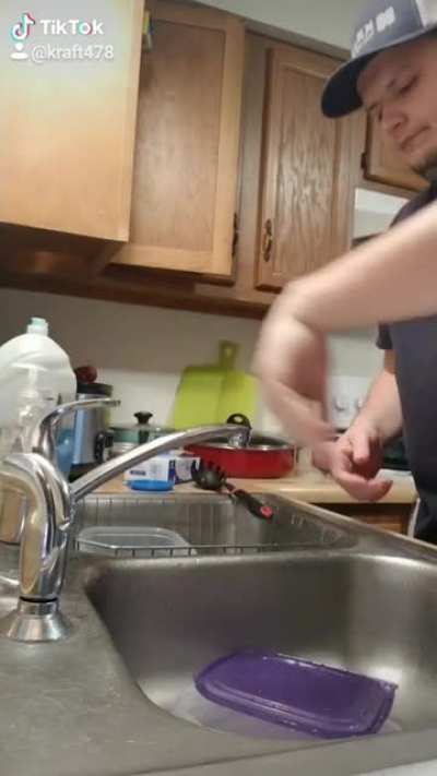 How normal people wash dishes vs how snake charmers wash dishes