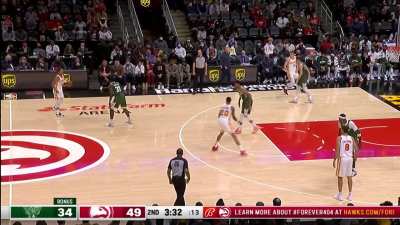 [Highlight] Trae Young bombs it from the logo, giving him 23 in the first half!
