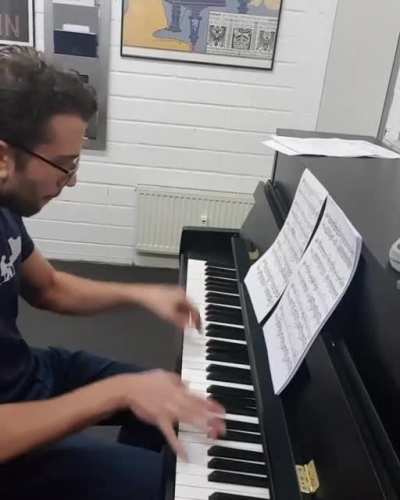 Crazy fast piano skills