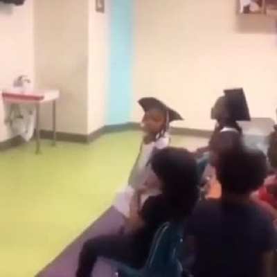 To welcome the audience to the graduation ceremony ?‍?