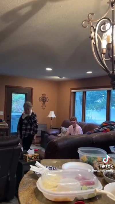 This is the kind of wholesome prank I can get behind ?