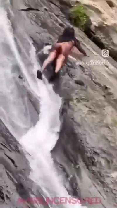 Everyone turned around at just the wrong moment