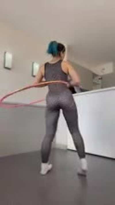 Smooth and incredibly coordinated Hoola hooping