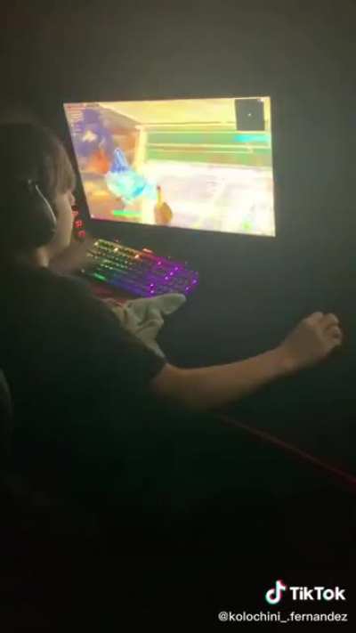 This kid is trying to emulate “pro” fortnite streamers, sister clarified this video was not staged.