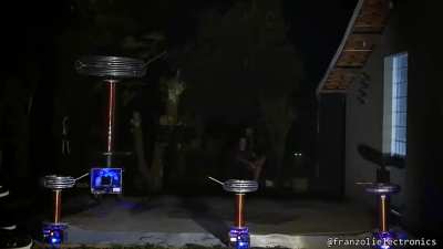 Electrifying performance of Daft Punk's "Get Lucky" with Tesla coils