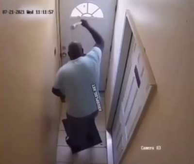 Wcgw trying to open someones door.
