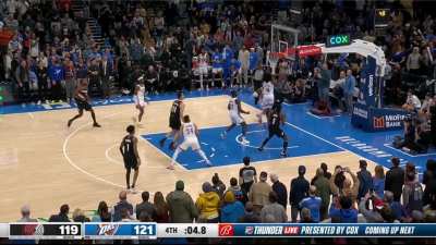 [Highlight] Damian Lillard ties it with an up-and-under layup 3.2 seconds left