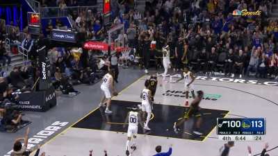 [Highlight] Steph misses the open 3 but the ball bounces directly to Klay