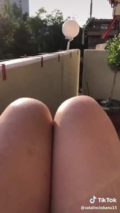 "Millennial girls instagram boomerang stories"
