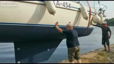 Crane Falls on Yacht-Russia (2021)